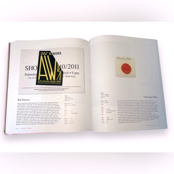 The Fashion Show Book - the Stories, Invites & Art of 300 Landmark Shows - Picture 5 of 7